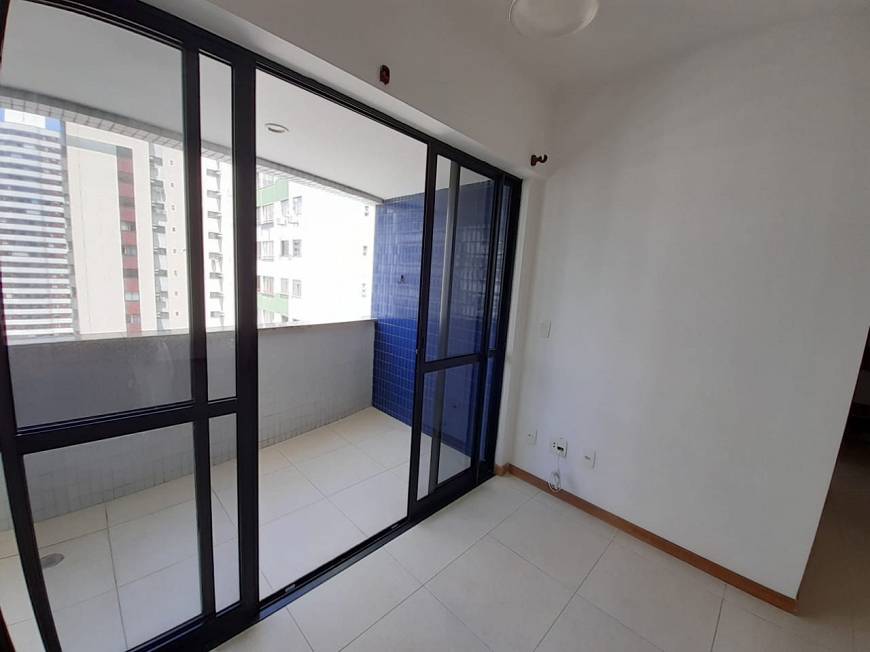 Foto 4 de Apartamento com 3 Quartos à venda, 75m² em Stiep, Salvador