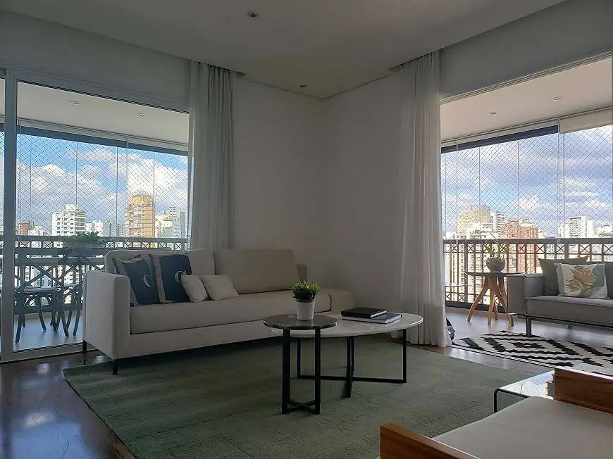 Foto 2 de Apartamento com 4 Quartos à venda, 180m² em Vila Olímpia, São Paulo