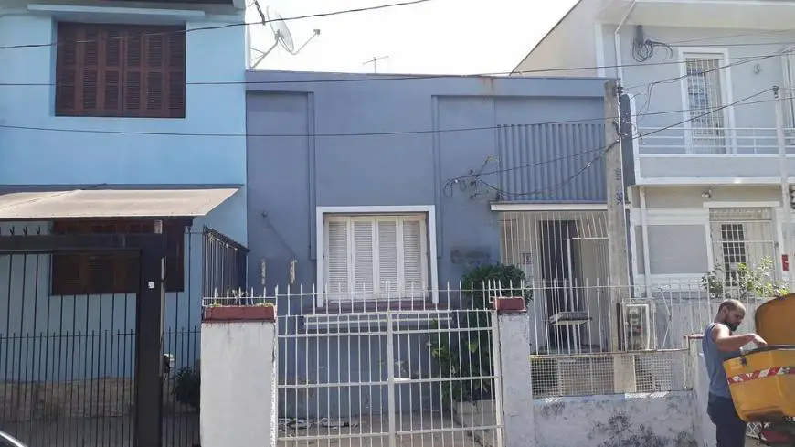 Foto 1 de Casa com 2 Quartos à venda, 188m² em Floresta, Porto Alegre