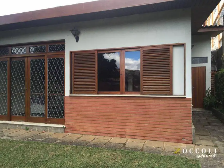 Foto 3 de Casa com 3 Quartos à venda, 300m² em Jardim Cascata, Teresópolis