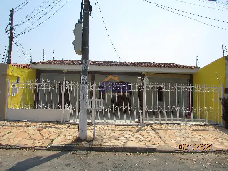 Foto 1 de Casa com 3 Quartos para alugar, 87m² em Jardim Europa, Cuiabá