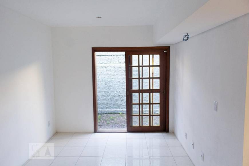 Foto 2 de Casa de Condomínio com 3 Quartos à venda, 118m² em Camaquã, Porto Alegre