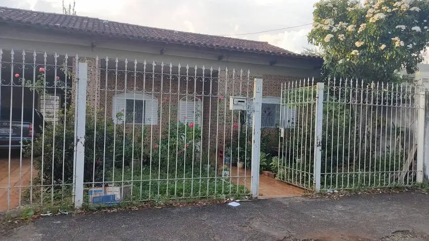 Foto 1 de Casa com 4 Quartos à venda, 101m² em Setor Leste Universitário, Goiânia