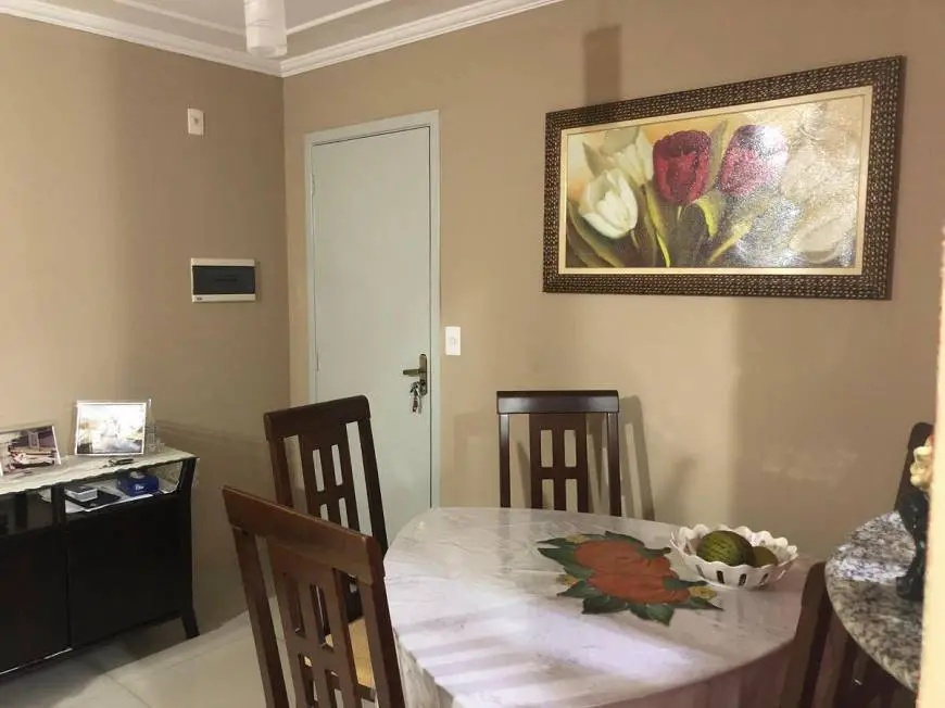 Foto 2 de Apartamento com 2 Quartos à venda, 50m² em Vila Caldas, Carapicuíba