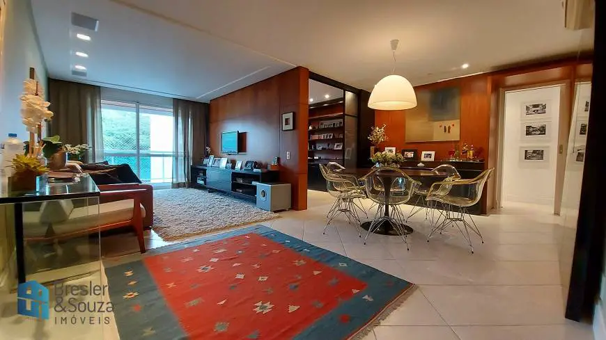Foto 1 de Apartamento com 3 Quartos à venda, 143m² em Beira Mar, Florianópolis