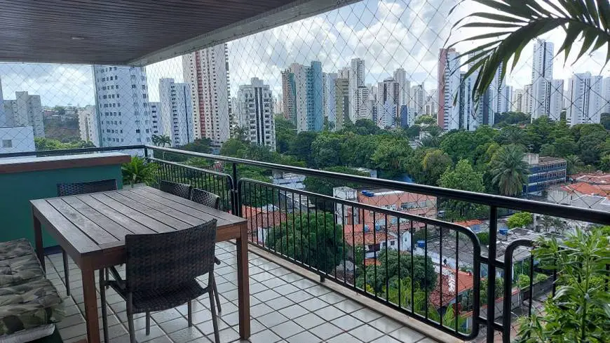 Foto 2 de Apartamento com 4 Quartos à venda, 290m² em Monteiro, Recife