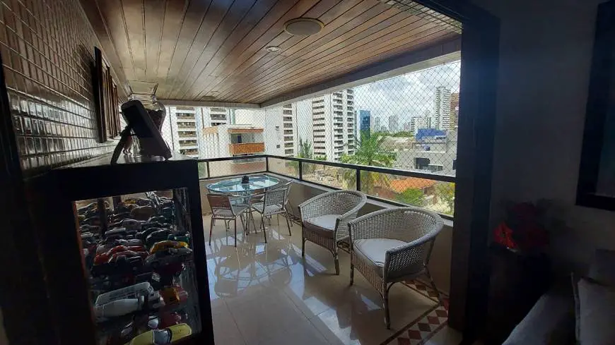 Foto 3 de Apartamento com 4 Quartos à venda, 290m² em Monteiro, Recife