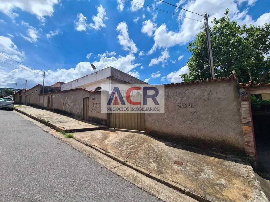 Foto 1 de Casa com 2 Quartos à venda, 240m² em Brasil Industrial Barreiro, Belo Horizonte