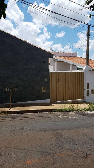 Foto 1 de Casa com 2 Quartos para alugar, 70m² em Vila Yamada, Araraquara
