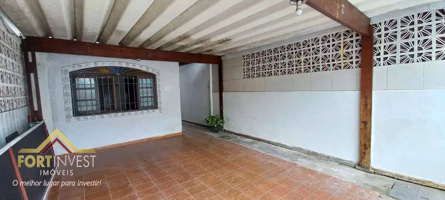 Foto 1 de Casa com 3 Quartos à venda, 67m² em Maracanã, Praia Grande