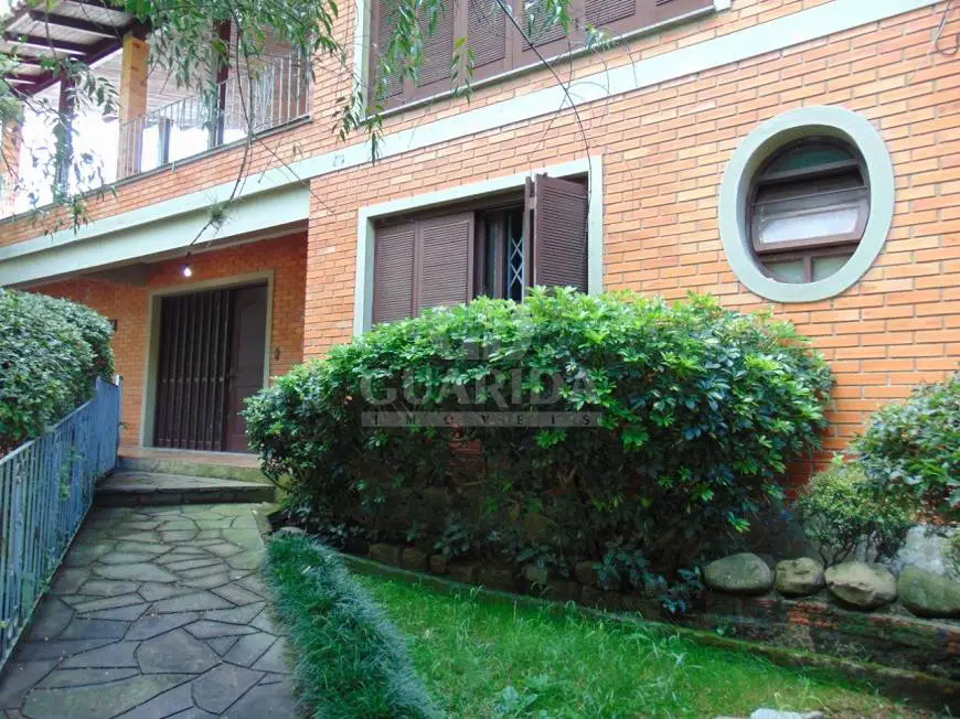Foto 1 de Casa com 4 Quartos à venda, 347m² em Medianeira, Porto Alegre