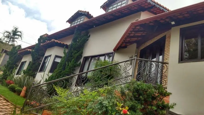 Foto 3 de Casa com 4 Quartos à venda, 480m² em São Pedro, Juiz de Fora