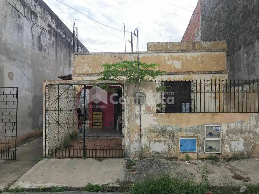 Foto 1 de Casa com 6 Quartos à venda, 45m² em Aerolândia, Fortaleza