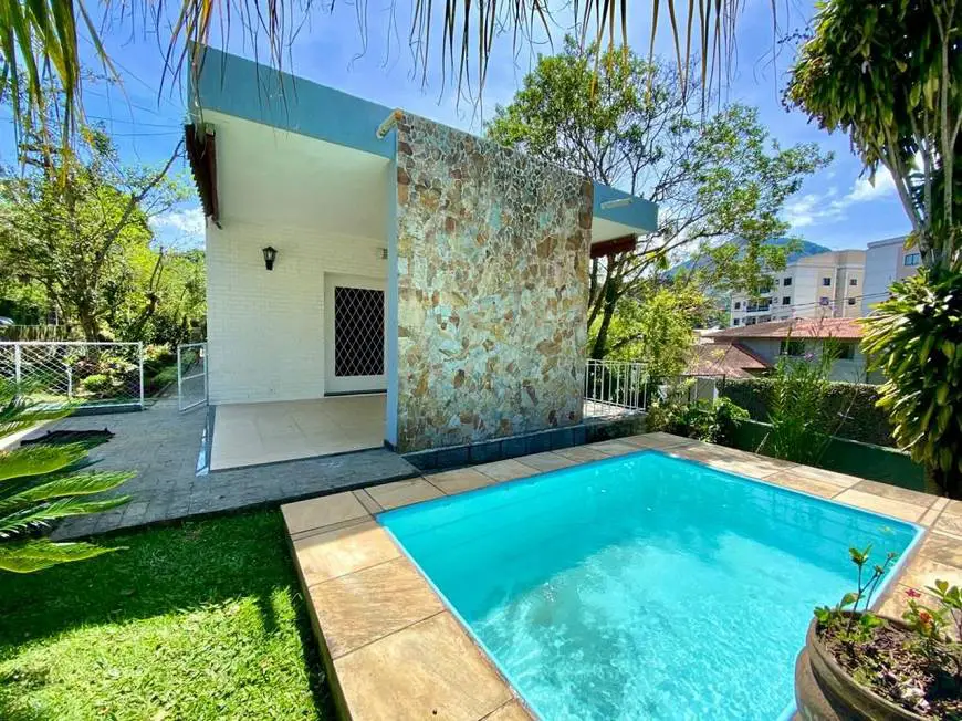 Foto 1 de Casa com 4 Quartos à venda, 188m² em Bom Retiro, Teresópolis