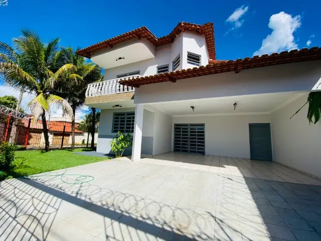 Foto 2 de Casa com 5 Quartos à venda, 301m² em Parque das Flores, Goiânia