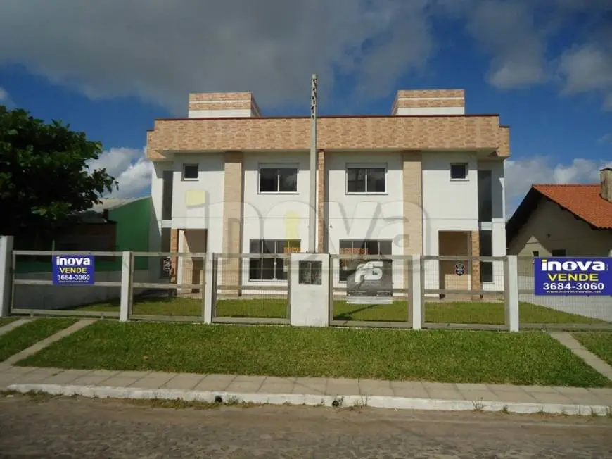 Foto 1 de Sobrado com 4 Quartos à venda, 102m² em Zona Nova, Tramandaí