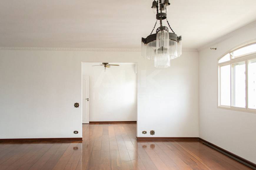 Foto 4 de Apartamento com 4 Quartos para alugar, 180m² em Itaim Bibi, São Paulo