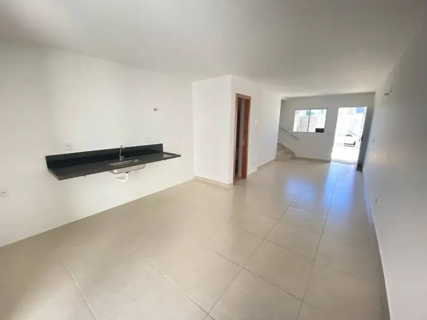 Foto 1 de Casa com 2 Quartos à venda, 70m² em Solar do Porto, Serra