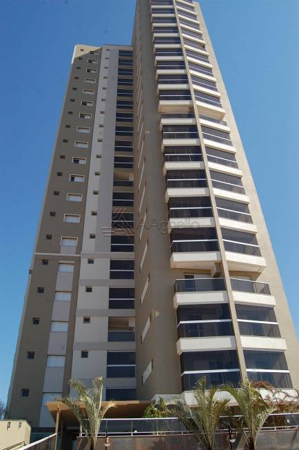 Foto 1 de Apartamento com 3 Quartos à venda, 127m² em Centro, Franca