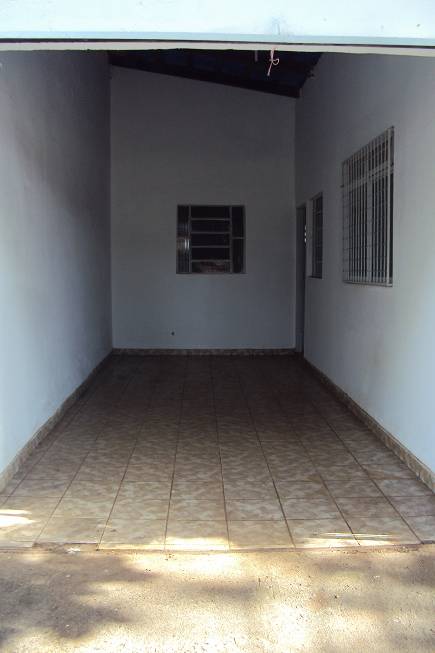 Foto 2 de Casa com 2 Quartos para alugar, 70m² em Jardim Guanabara III, Goiânia