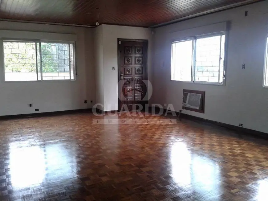 Foto 2 de Casa com 4 Quartos à venda, 179m² em Medianeira, Porto Alegre