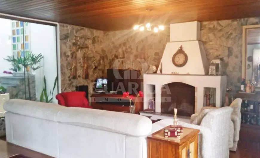 Foto 1 de Casa com 4 Quartos à venda, 350m² em Medianeira, Porto Alegre