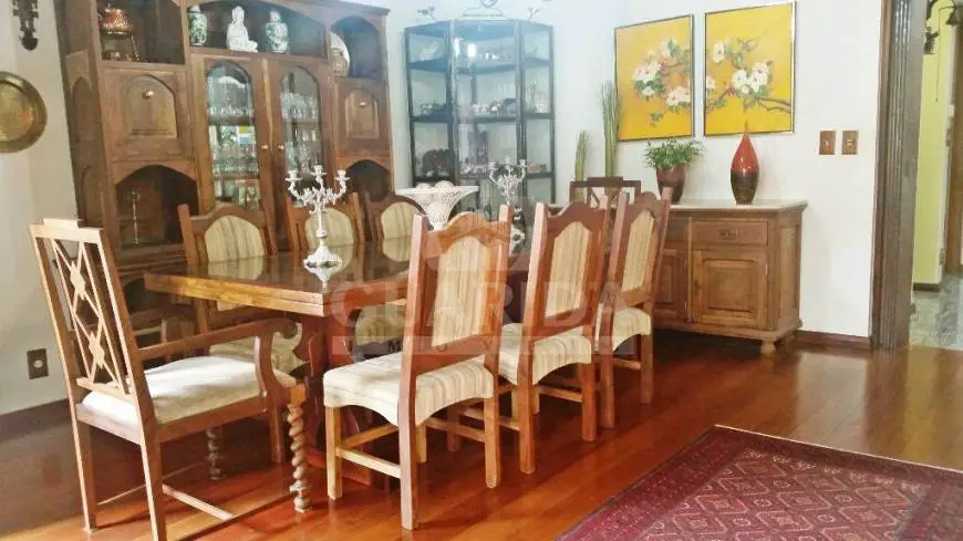 Foto 2 de Casa com 4 Quartos à venda, 350m² em Medianeira, Porto Alegre