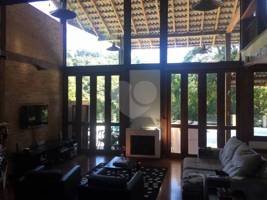 Foto 3 de Casa de Condomínio com 4 Quartos para alugar, 400m² em Cumbari, Mairiporã