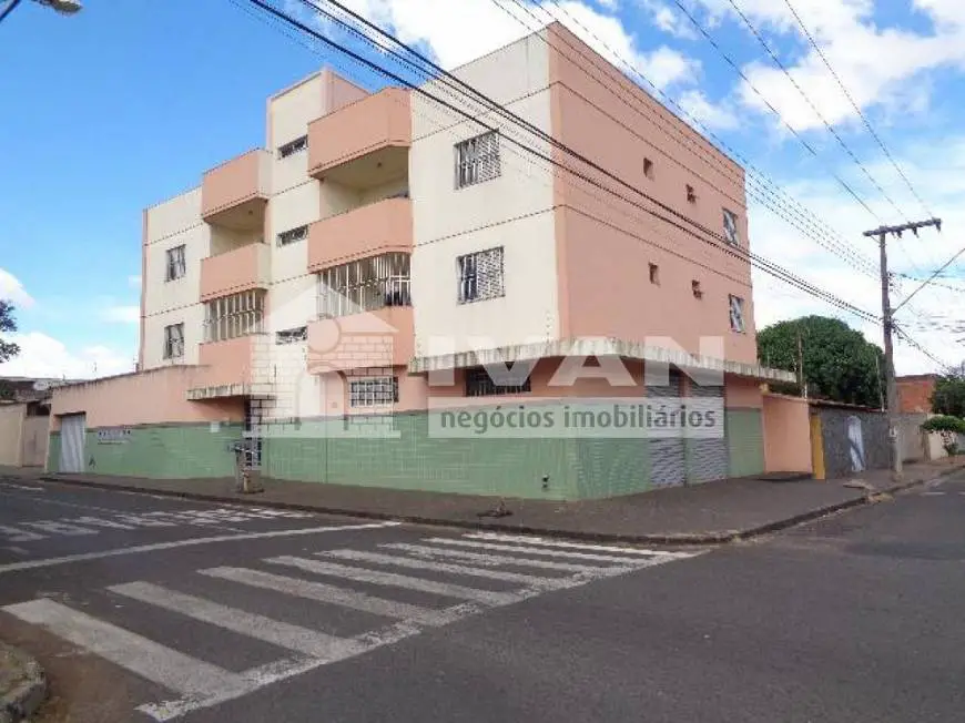Foto 1 de Apartamento com 3 Quartos para alugar, 156m² em Brasil, Uberlândia