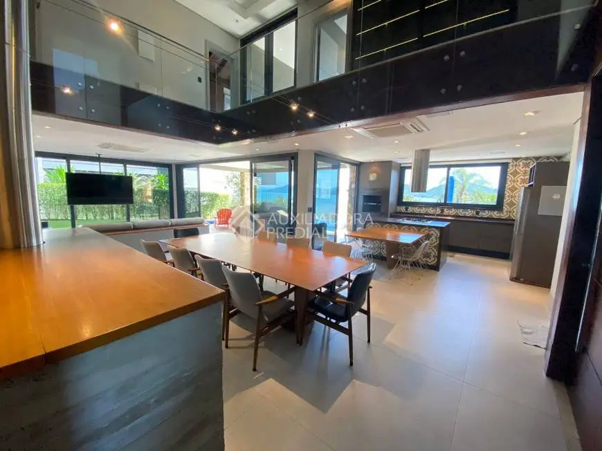 Foto 1 de Casa de Condomínio com 4 Quartos à venda, 478m² em Cacupé, Florianópolis