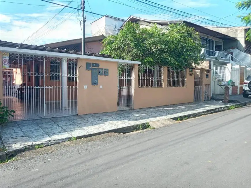 Foto 2 de Casa com 3 Quartos à venda, 250m² em Dom Pedro I, Manaus