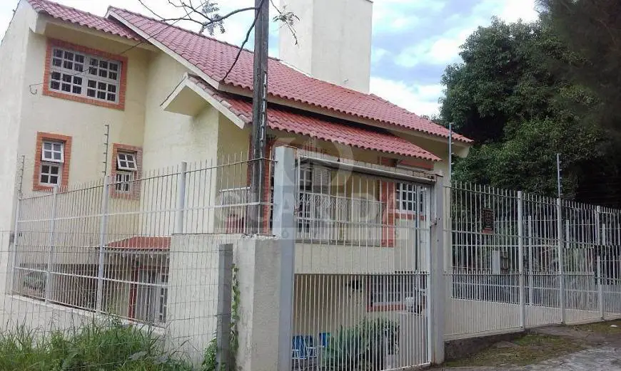 Foto 1 de Casa com 4 Quartos à venda, 250m² em Santa Fé, Porto Alegre
