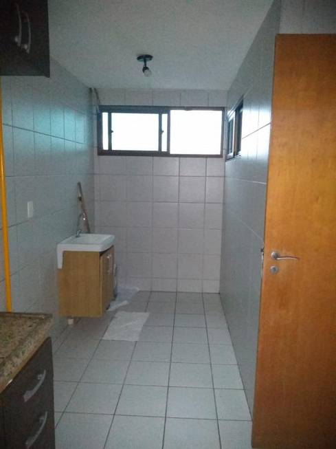 Foto 4 de Apartamento com 3 Quartos para alugar, 75m² em Encruzilhada, Recife