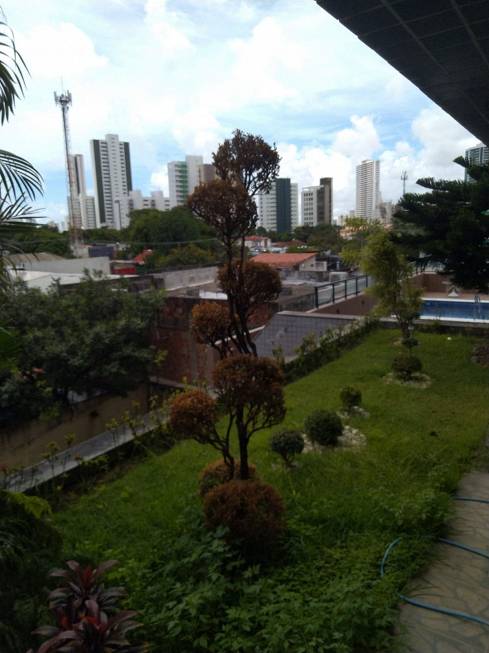 Foto 1 de Apartamento com 4 Quartos à venda, 196m² em Casa Amarela, Recife