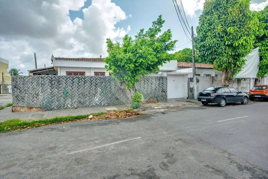 Foto 1 de Casa com 3 Quartos à venda, 131m² em Itaperi, Fortaleza