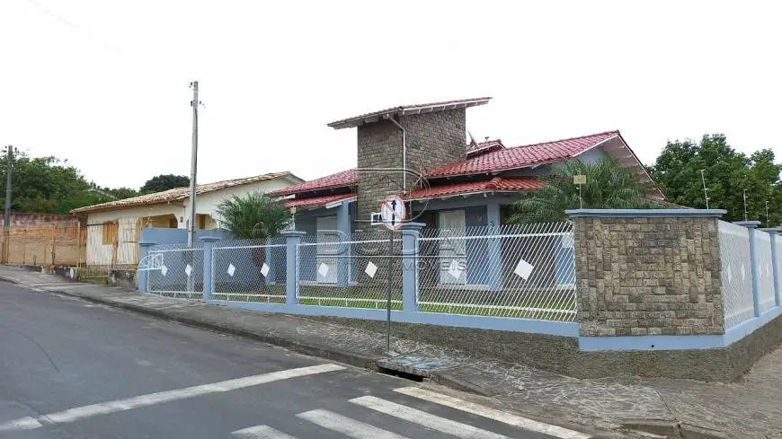 Foto 1 de Casa com 3 Quartos à venda, 160m² em Jardim Elizabete, Içara