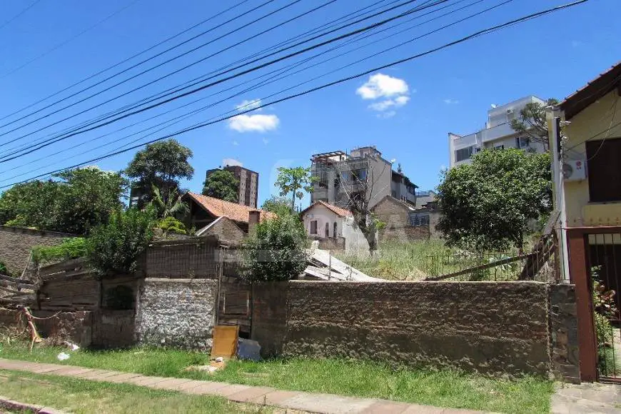 Foto 1 de Lote/Terreno à venda em Chácara das Pedras, Porto Alegre