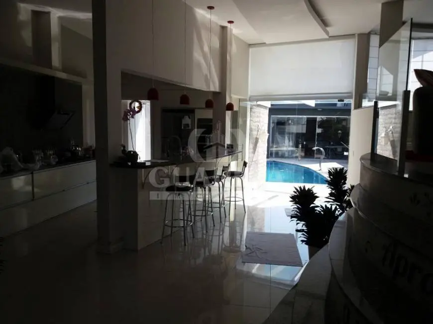 Foto 3 de Sobrado com 3 Quartos à venda, 480m² em Santo Antônio, Porto Alegre