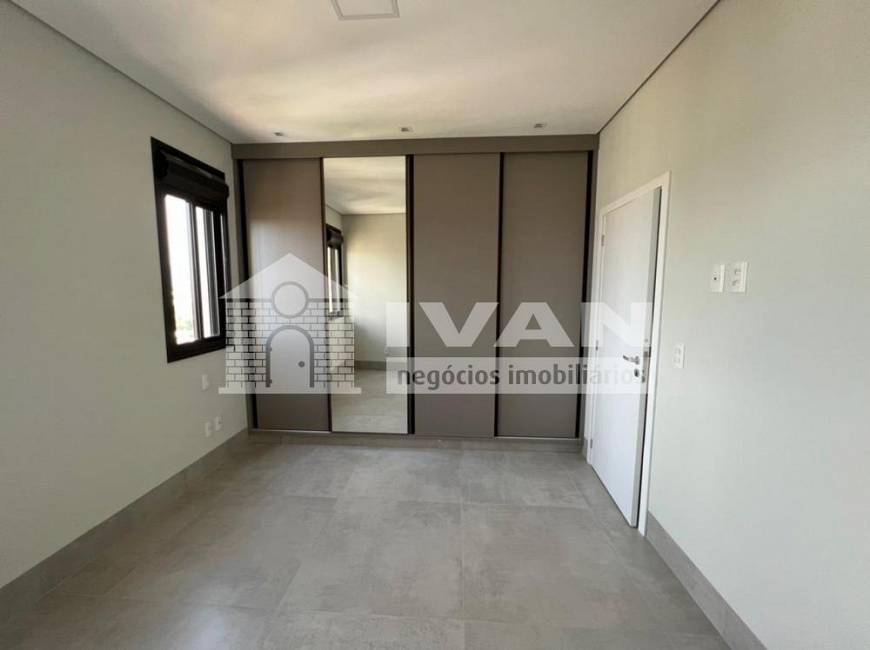 Foto 4 de Apartamento com 3 Quartos para alugar, 180m² em Copacabana, Uberlândia