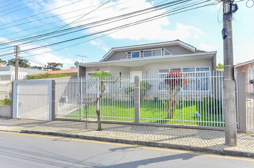 Foto 1 de Casa com 4 Quartos à venda, 241m² em Tingui, Curitiba