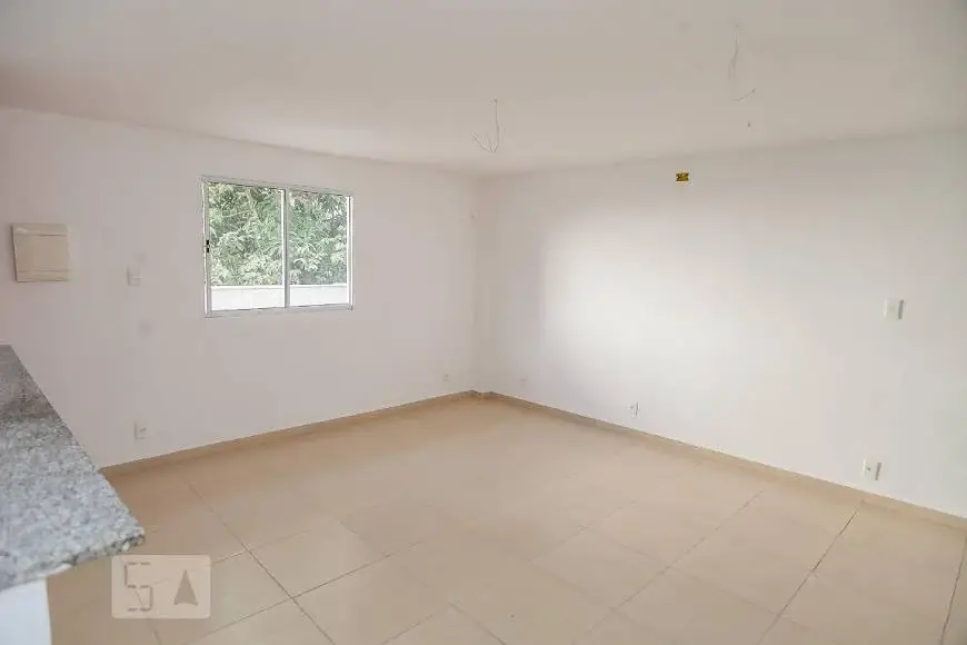 Foto 1 de Casa de Condomínio com 2 Quartos para alugar, 63m² em Taquara, Rio de Janeiro
