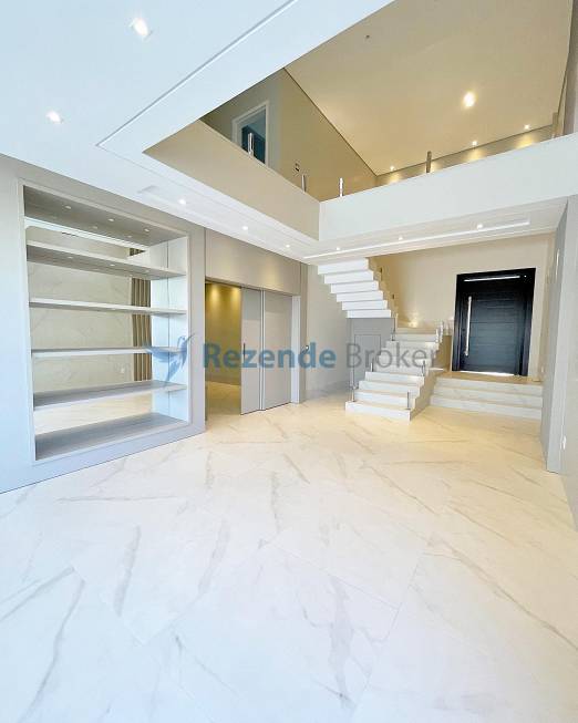Foto 2 de Casa de Condomínio com 4 Quartos à venda, 357m² em Condominio Residencial Vila Jardim, Cuiabá