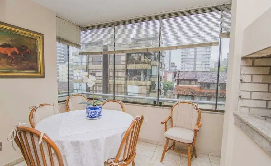 Foto 4 de Apartamento com 4 Quartos à venda, 221m² em Petrópolis, Porto Alegre