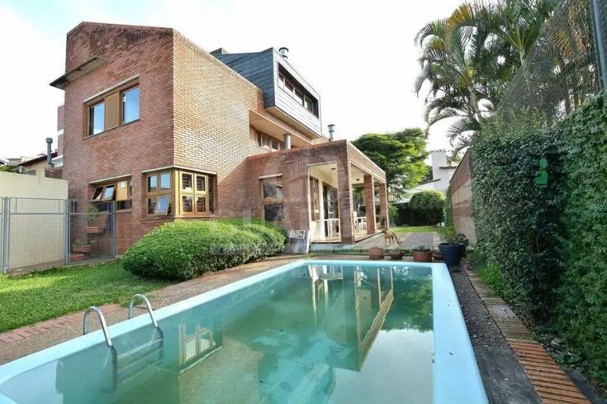 Foto 1 de Casa com 3 Quartos à venda, 276m² em Medianeira, Porto Alegre
