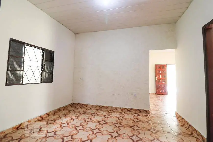 Foto 3 de Casa com 3 Quartos para alugar, 100m² em Setor Campinas, Goiânia