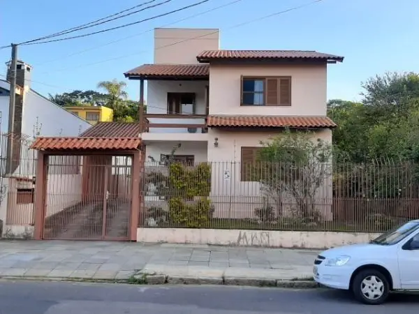 Foto 1 de Casa com 3 Quartos à venda, 260m² em Teresópolis, Porto Alegre