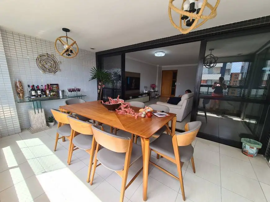 Foto 1 de Apartamento com 3 Quartos à venda, 133m² em Pituba, Salvador