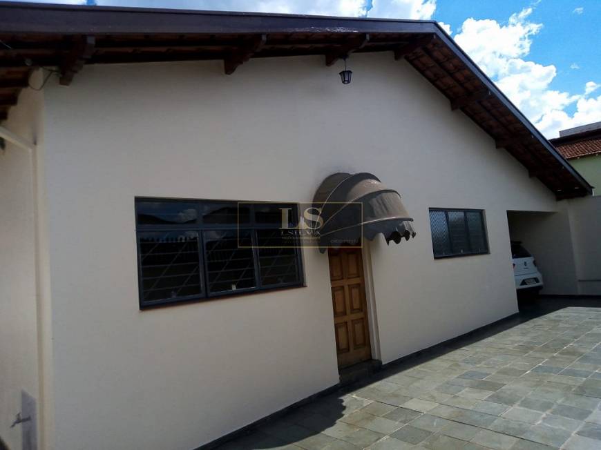Foto 3 de Casa com 3 Quartos para alugar, 100m² em Vila Sao Rafael, São Roque