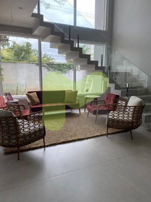 Foto 4 de Casa com 4 Quartos para alugar, 900m² em Glória, Macaé