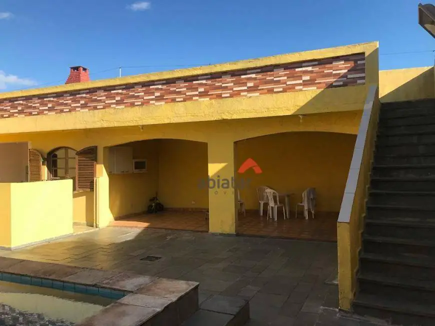 Foto 2 de Sobrado com 4 Quartos para venda ou aluguel, 438m² em Parque Assunção, Taboão da Serra